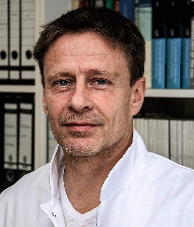 Univ.-Prof. Dr. rer. nat. Olaf Strauß – Portrait | UV-Schutz