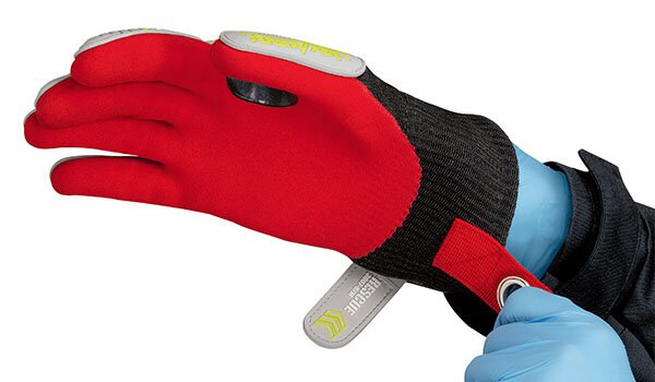Protective glove can be combined with disposable gloves for fire brigade use