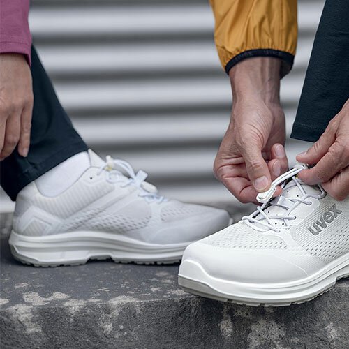 White professional shoe with a sporty look for work and leisure