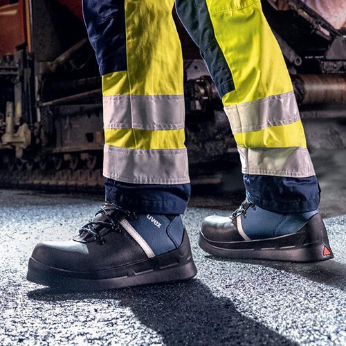 Heat-insulating S3 protective boot for asphalt work and road construction