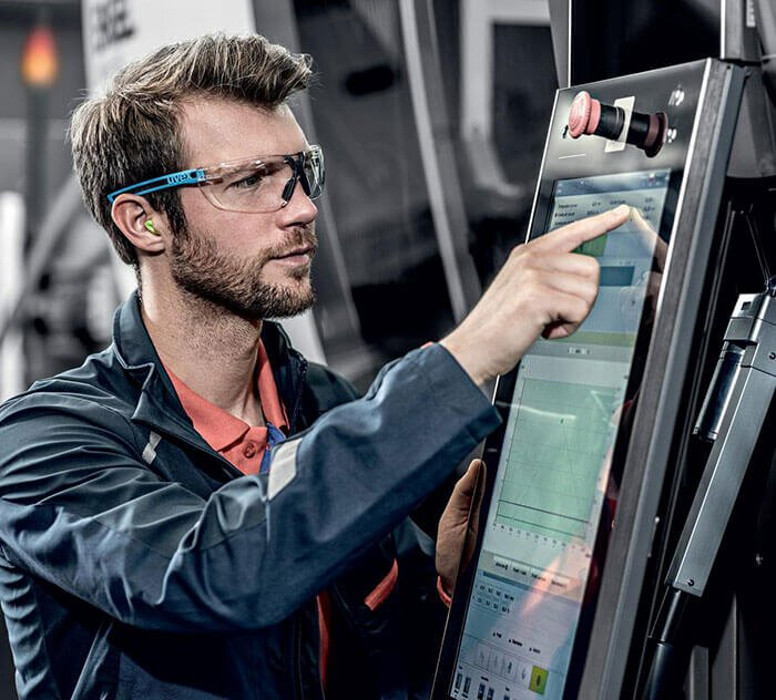PPE products for occupational safety in the automotive industry in the field of production